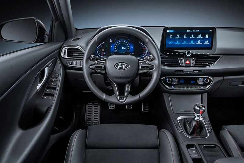 Het 10,25 inch grote beeldscherm in de Hyundai i30 Wagon laat zich, net als alle andere systemen, met het grootste gemak bedienen.