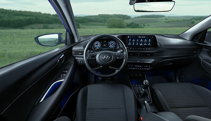In de moderne, ruime cockpit van de nieuwe Hyundai i20 vind je feilloos je weg.