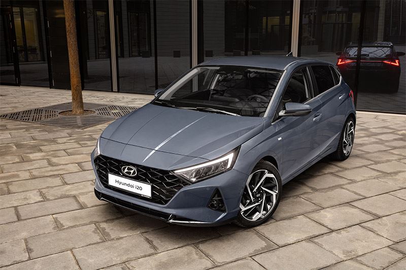 De Hyundai i20 heeft vlotte lijnen en meer welvingen dan voorheen.