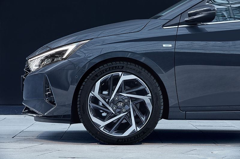 De nieuwe Hyundai i20 heeft adaptive cruise control en een automatische afremfunctie.