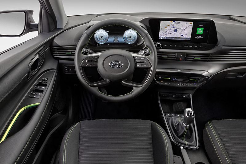De nieuwe Hyundai i20 heeft sfeerverlichting, stoel- en stuurverwarming.