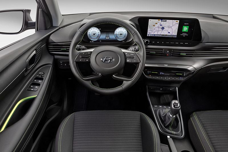 In het midden eist het 10,25-inch beeldscherm in de Hyundai i20 de hoofdrol op.