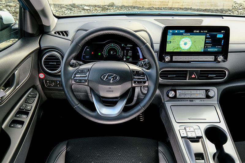 De Hyundai KONA Electric laat zich op een veel prettiger manier bedienen dan de Volkswagen ID.3 en de Aiway U5