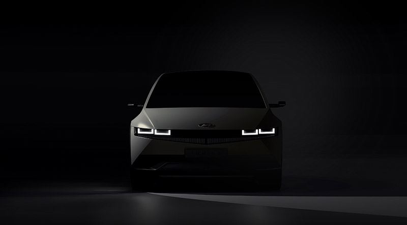 Dat de IONIQ 5 een heel bijzondere auto is, zie je direct aan zijn opvallende vormgeving en revolutionaire verlichting.