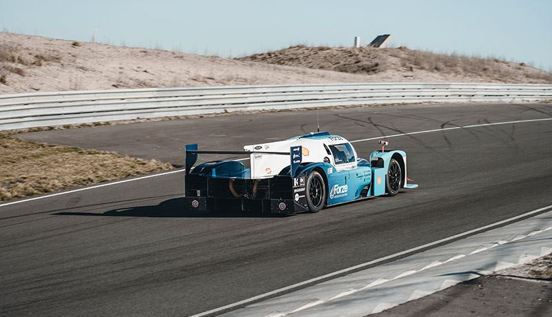 De vierwielaangedreven raceauto Forze IX heeft een topsnelheid van 300 km/u en accelereert van 0-100 km/u in minder dan 3 seconden.