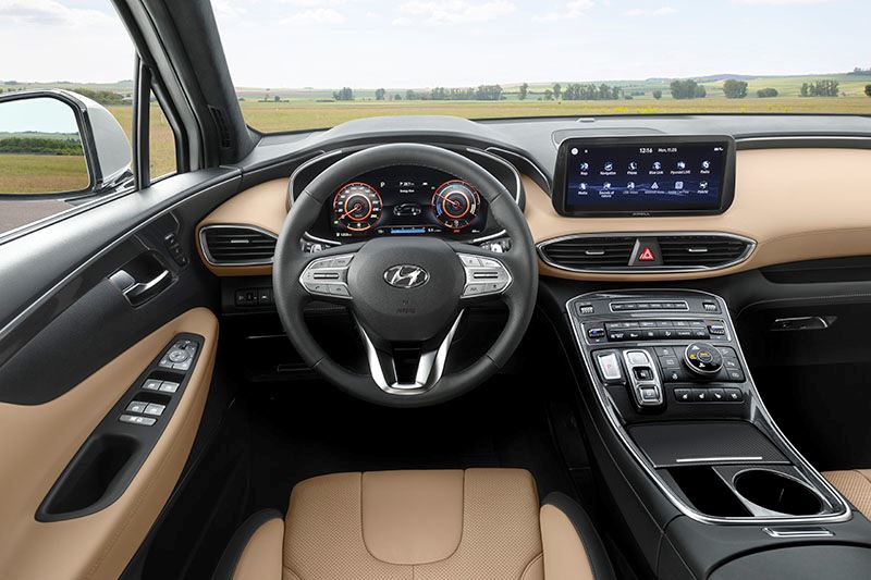 Het interieur van de nieuwe Hyundai SANTA FE. De SUV staat nu in de showroom.