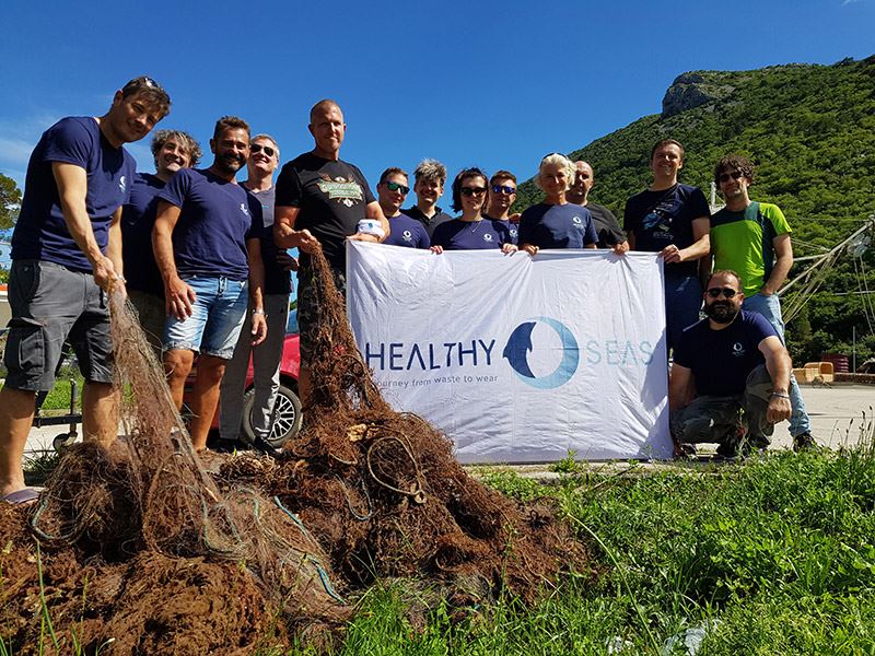 Healthy Seas ruimt achtergelaten visnetten in zeeën en oceanen op om deze vervolgens te recyclen.