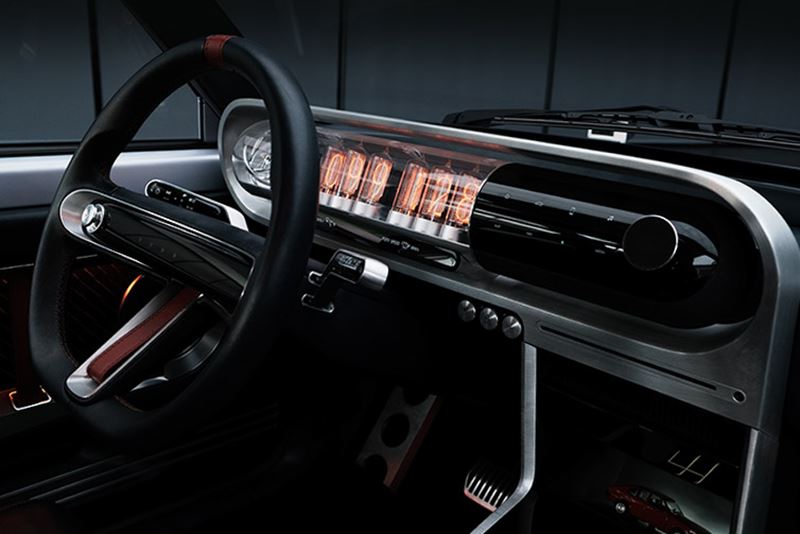 Het interieur van de Hyundai Pony EV Heritage oogt sciencefictionachtig met een klassieke touch.