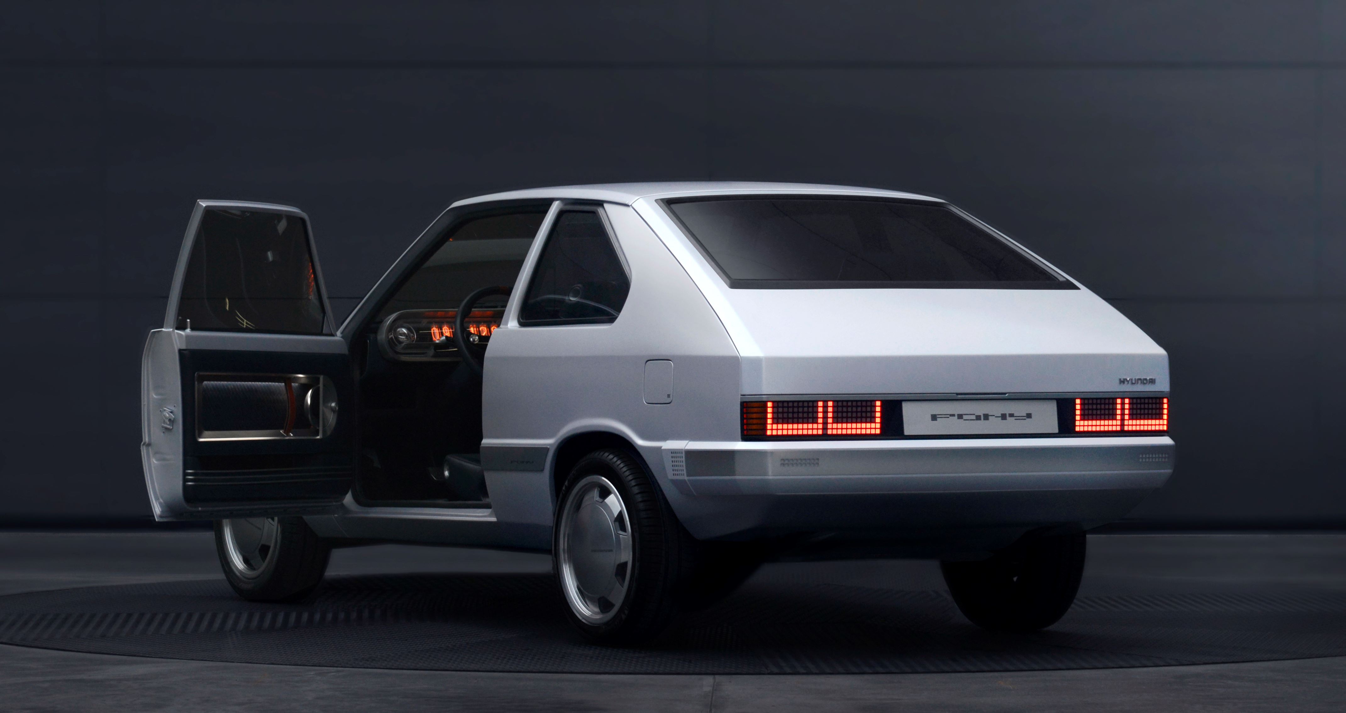 Back to the future met super-coole Hyundai Pony EV Heritage