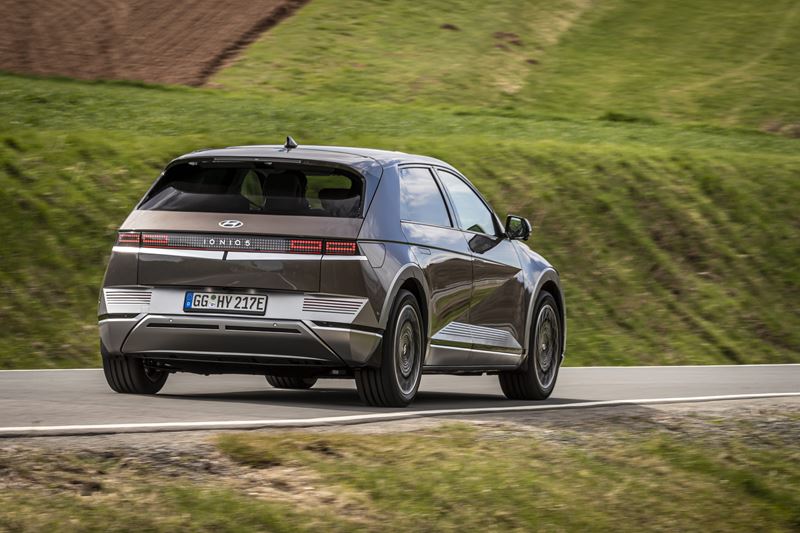 Je mag de IONIQ 5 zien als ‘de nieuwe generatie elektrische auto’, want deze Hyundai kan meer slimme dingen dan vrijwel alle concurrenten.