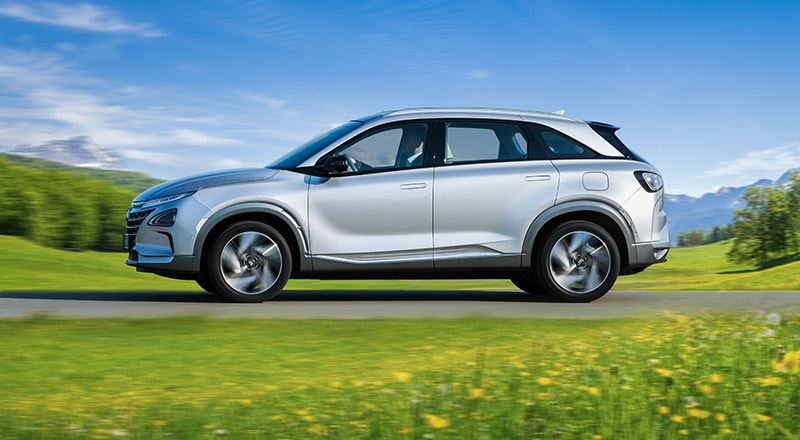 De waterstof-elektrisch aangedreven Hyundai NEXO stoot geen schadelijke stoffen uit en zijn actieradius bedraagt maar liefst 665 km.