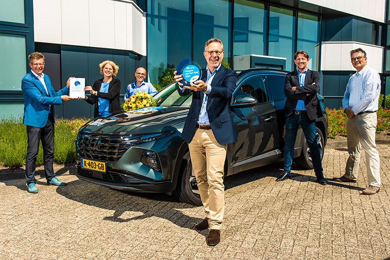 Feestelijke overhandiging van de trofee ANWB Trekauto van het Jaar 2021 aan Hyundai Motor Nederland. Feestelijke overhandiging van de trofee ANWB Trekauto van het Jaar 2021 aan Hyundai Motor Nederland.