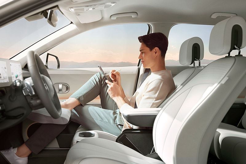 In het interieur van de IONIQ 5 vinden we veel milieuvriendelijke en duurzaam geproduceerde materialen.