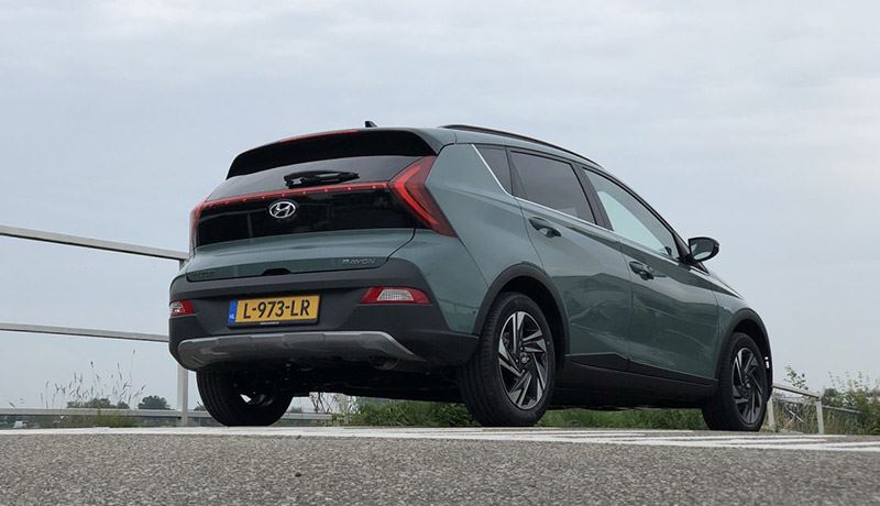 Het onderstel van de Hyundai BAYON heeft een prettige demping, niet te hard, niet te zacht.