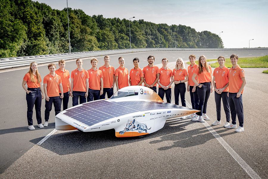 Elke twee jaar presenteert Vattenfall Solar Team een gloednieuwe zonneauto waarmee het de strijd aangaat met andere zonneauto’s