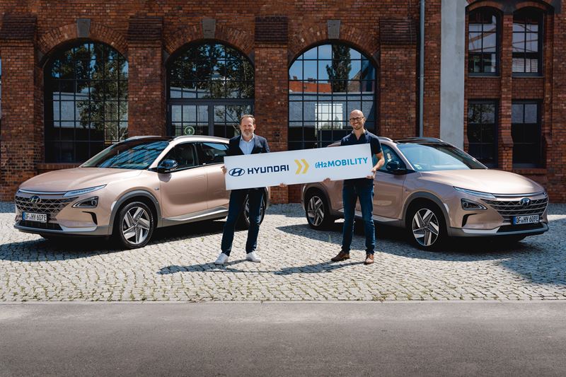 Roland Grassman, Vice President Global Fuel Cell Cooperation van Hyundai Motor Company, en Nikolas Iwan, Managing Director van H2 MOBILITY.