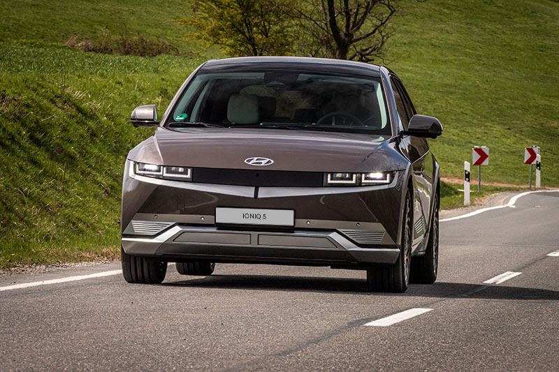 ‘Qua binnenruimte halen de Mercedes EQC en BMW iX3 het niet bij de IONIQ 5.’