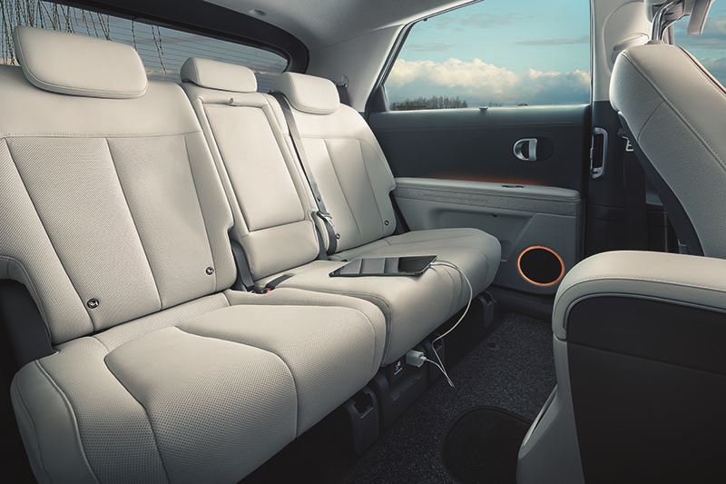 ‘Onze drie pubers zaten lekker ruim op de achterbank van de IONIQ 5.’