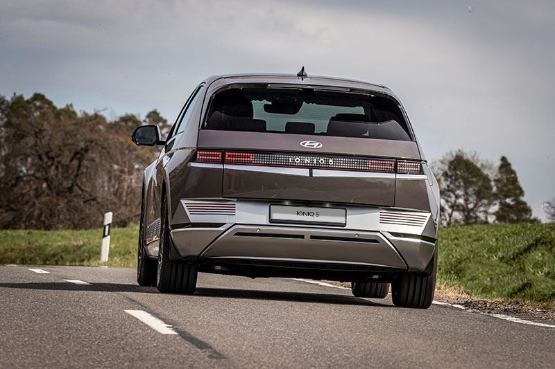 ‘Je kunt het zo gek niet bedenken of het zit erop in de IONIQ 5.’