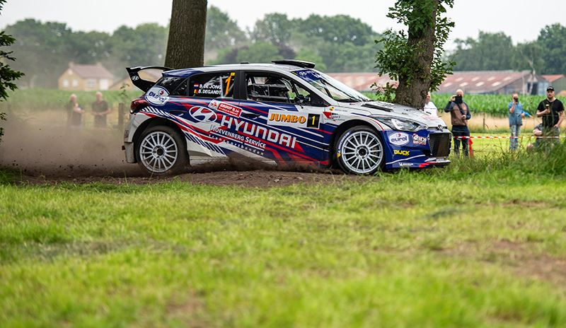 De rallyauto Hyundai i20 R5 is gebaseerd op de productieversie van de Hyundai i20 (foto Marije van der Vliet).