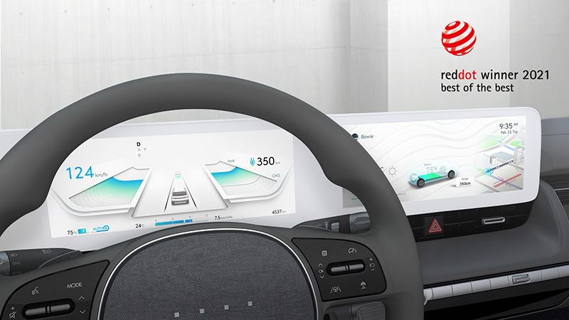 Het infotainmentsysteem van de IONIQ 5 met het nieuwe designthema Jong-e Graphic User Interface is onderscheiden met een Red Dot Design Award 2021.