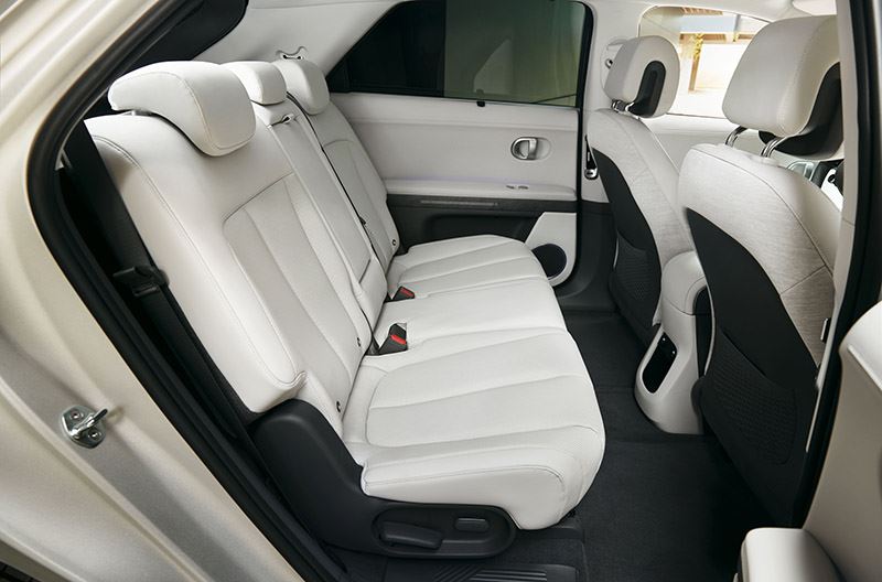 De Hyundai IONIQ 5 laat achterin een ‘uitmuntend’ noteren.