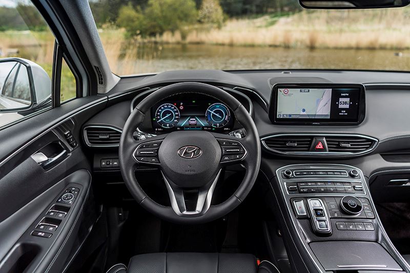 De Hyundai SANTA FE Hybrid.