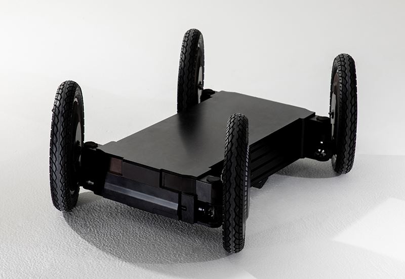 Dankzij onafhankelijk van elkaar opererende wielen kan de Mobile Eccentric Droid (MobED) van Hyundai alle kanten op.