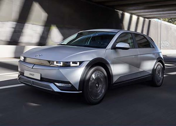 Auto Review: ‘De IONIQ 5 zet de verstokte petrolhead op elektrische gedachten’
