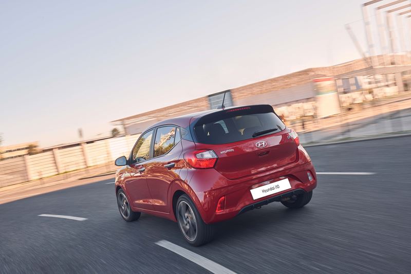 AutoWeek over de Hyundai i10: ‘Hij won de ene test na de andere en was als duurtester een jaar lang een graag geziene gast op de redactie.’