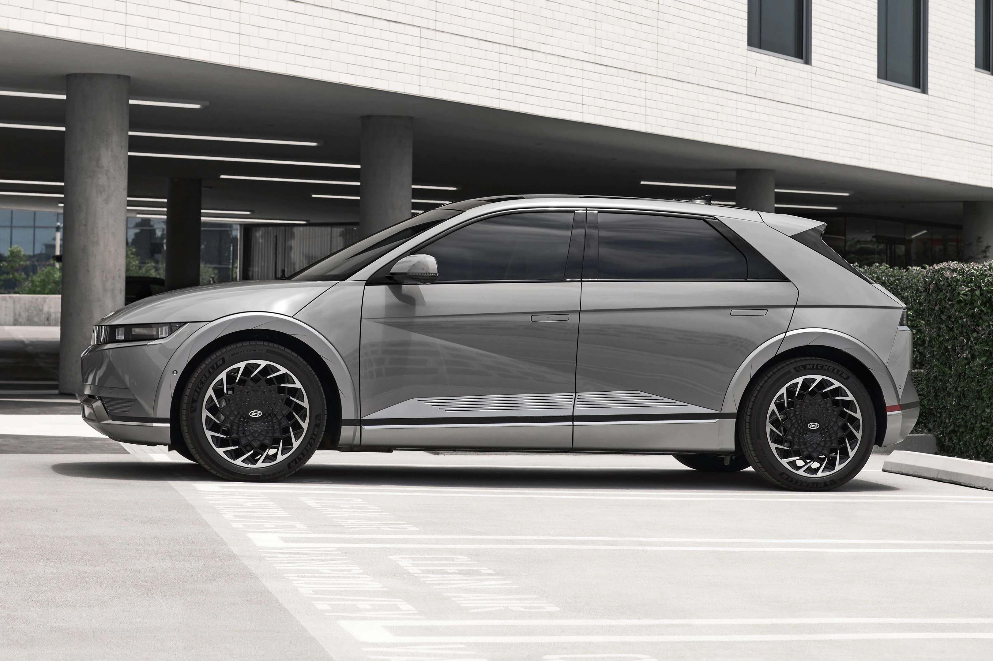 Nooit won een Hyundai zoveel prijzen als de IONIQ 5. En dat allemaal binnen een jaar na zijn lancering begin 2021.