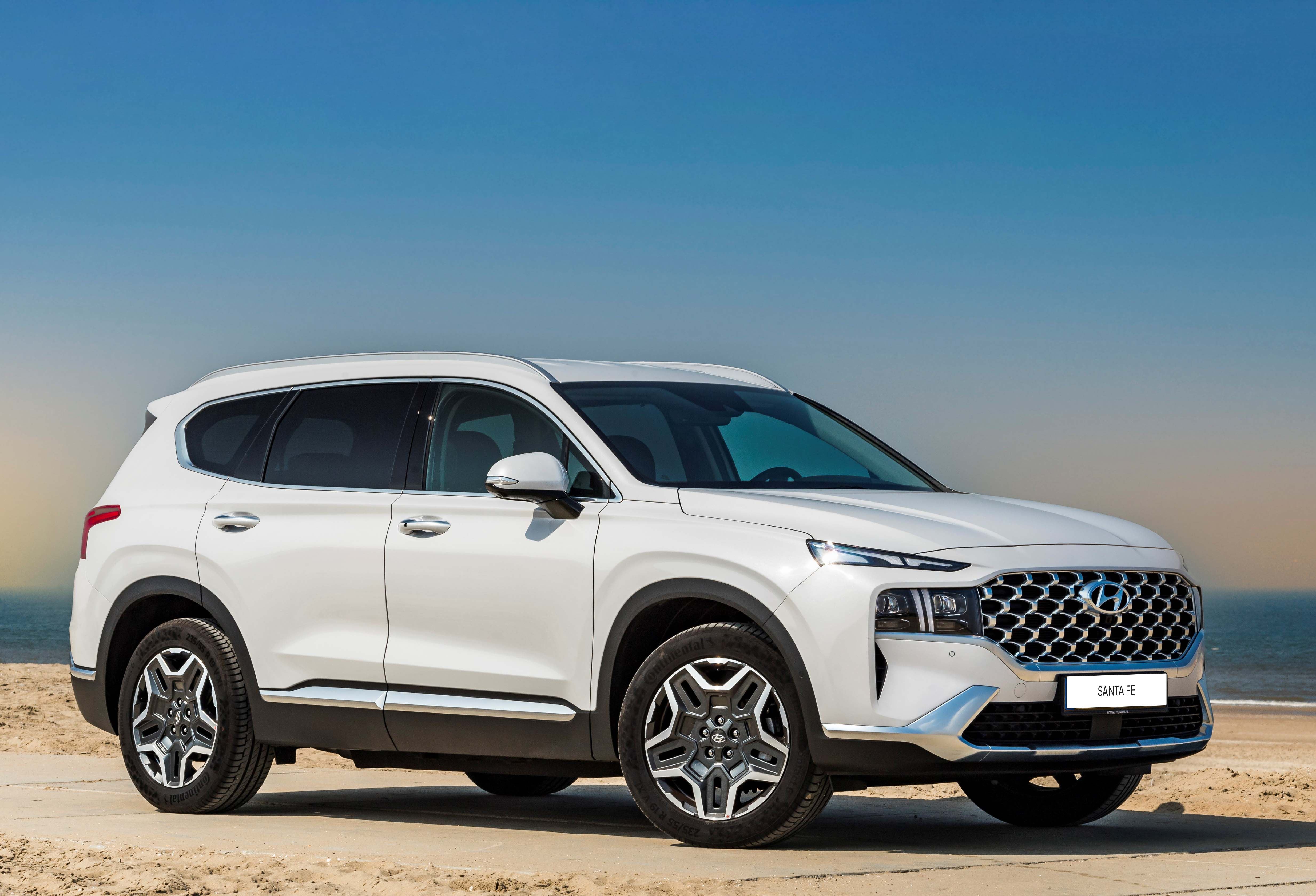 De vijfde generatie Hyundai SANTA FE is verkrijgbaar als hybride en als plug-in hybride.