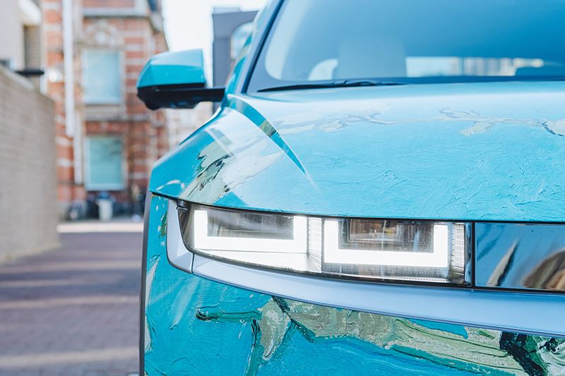 Hyundai stelt deze IONIQ 5 en een KONA Electric ter beschikking aan het Van Gogh Museum.