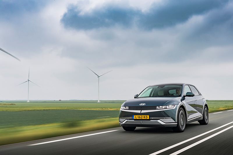 Hyundai maakt het mogelijk om een volledig elektrische auto als de IONIQ 5 op te laden met groene stroom.