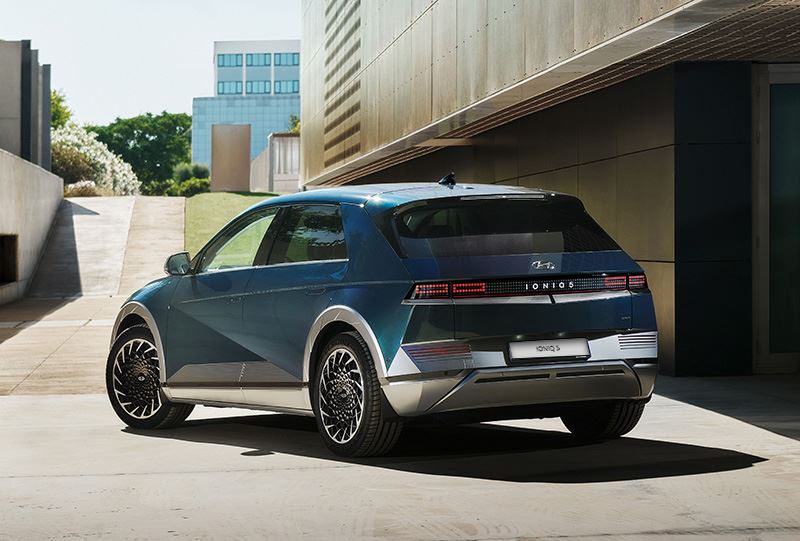 De IONIQ 5 van Hyundai is uitgeroepen tot UK Car of the Year 2022.