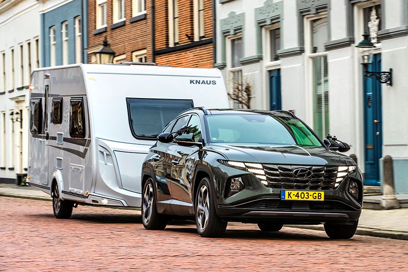 Volgens ANWB Kamperen is de Hyundai TUCSON 1.6 T-GDI Hybrid de allerbeste auto om een (flinke) caravan of aanhanger te trekken.
