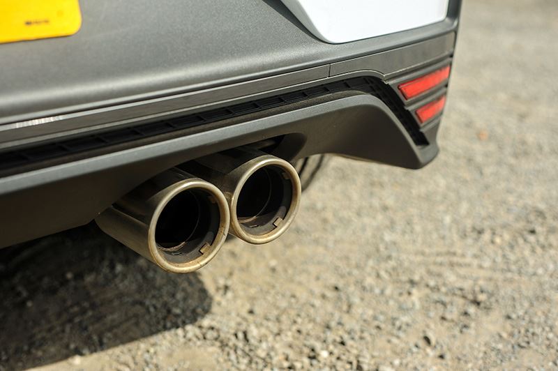 Dubbele uitlaat Hyundai i20 N Line.