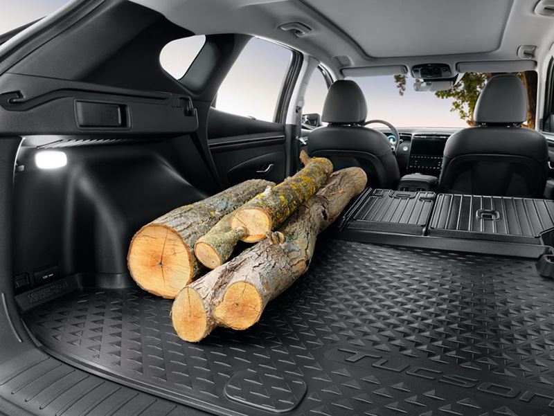 Deze waterbestendige bagagebak met opstaande randen houdt de bagageruimte schoon en droog.