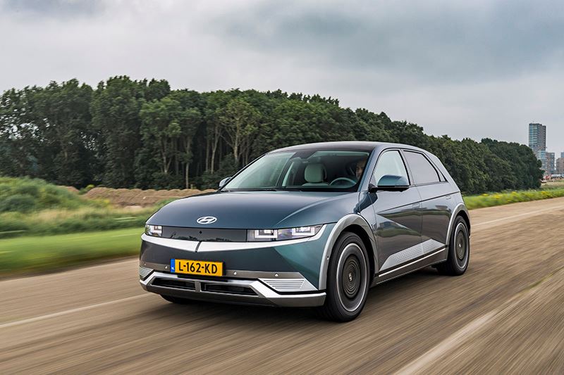 Auto Review over de IONIQ 5: ‘De veiligheid in de IONIQ 5 is dik in orde.’