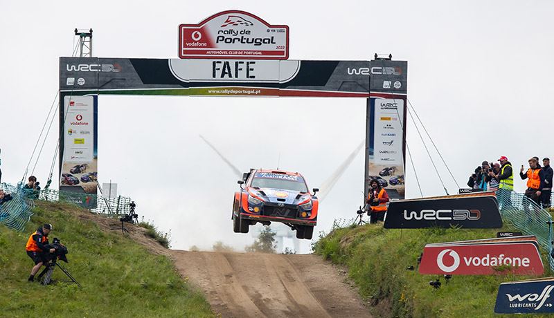 Dani Sordo van Hyundai Motorsport vliegt naar een derde plaats in de Rally van Portugal.