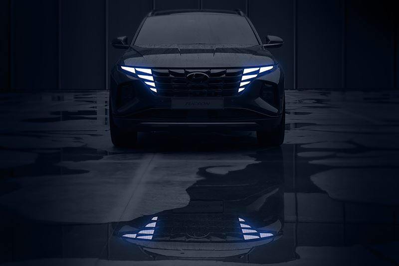 Uniek voor Hyundai is het parametrisch grille-design van de TUCSON met zijn opvallende lichtarchitectuur.