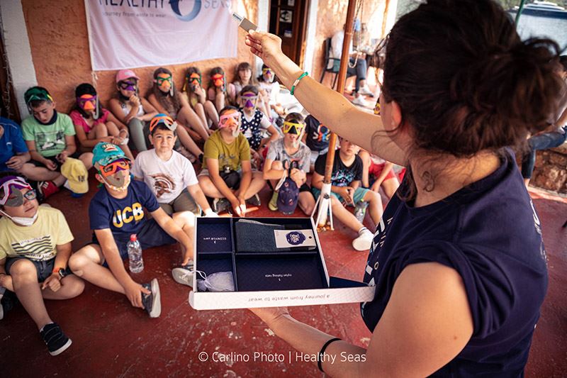 Educatieve programma’s moeten kinderen ervan doordringen hoe belangrijk het is om zeeën en oceanen schoon te houden.
