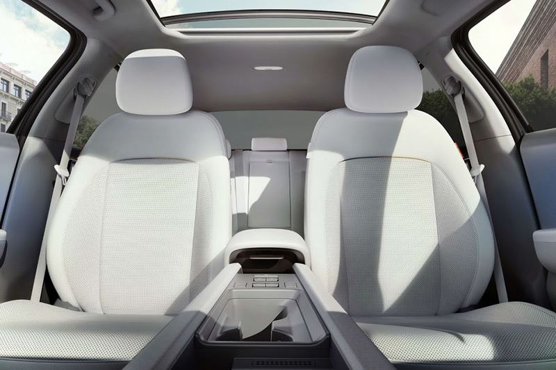 Voor de stoelen in de IONIQ 6 is stof gemaakt van gerecyclede PET-flessen gebruikt.