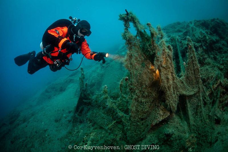 ‘Spooknetten’ vervuilen onze zeeën en zorgen ervoor dat vissen, dolfijnen, schildpadden, krabben en zeehonden een langzame dood sterven.