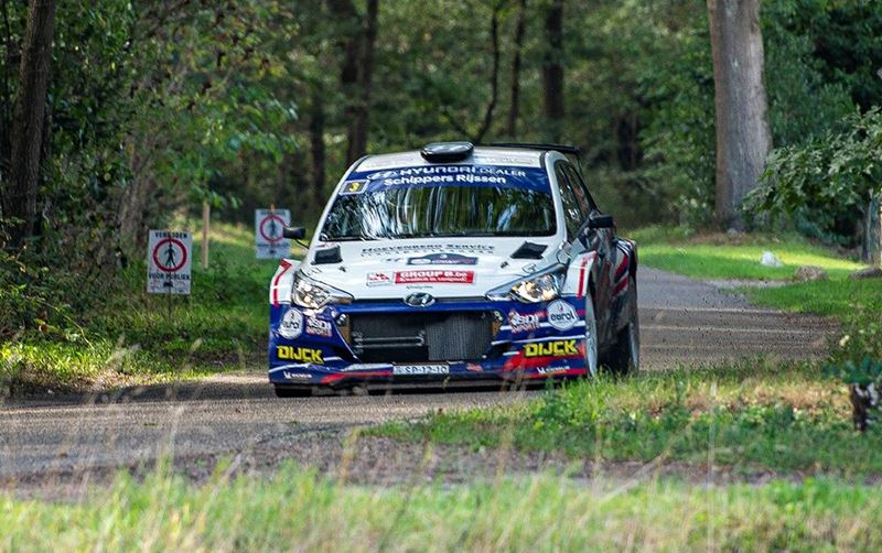 Bob de Jong in zijn Hyundai i20 R5 in actie in de Eurol Hellendoorn Rally (foto Marije van der Vliet).
