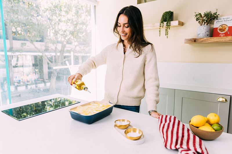 Als lid van Team Century wil Ella Mills mensen inspireren plantaardig voedsel te eten.