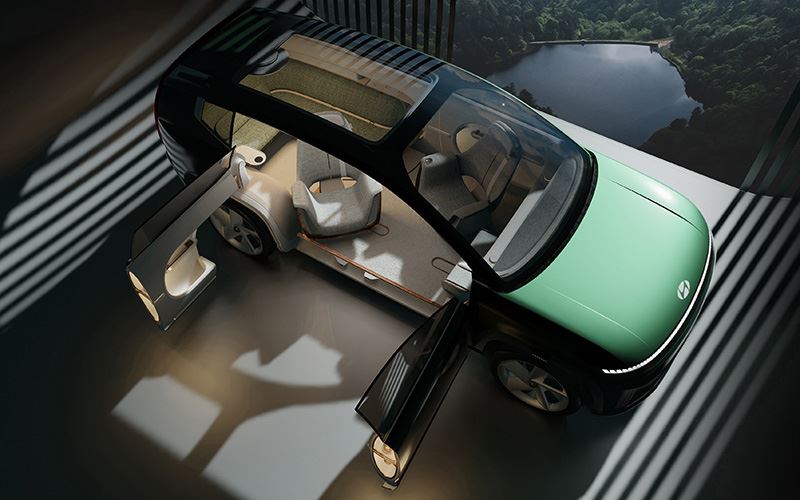 De twee fauteuil-achtige stoelen voorin in de concept car SEVEN van Hyundai zijn draaibaar en achterin bevindt zich een hoekbank, een chaise longue.