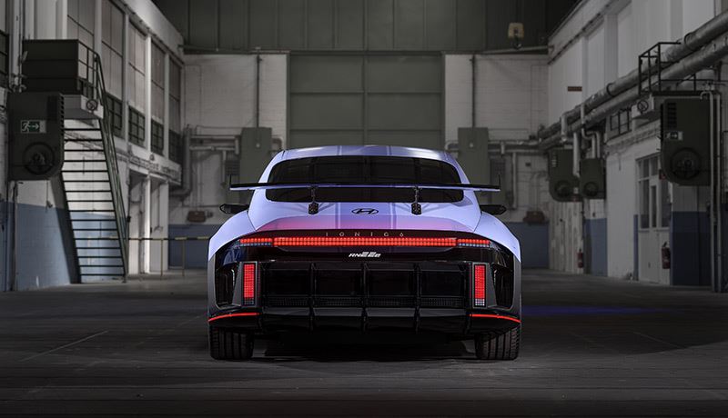 De RN22e van Hyundai is voorzien van N Sound+, een systeem dat sportieve geluiden laat horen – zowel in het interieur als erbuiten.