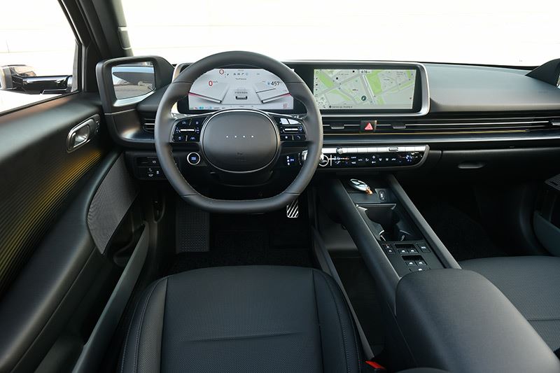 Het AD over de IONIQ 6: Het is Hyundai gelukt een auto te maken die toch weer anders is dan de rest.