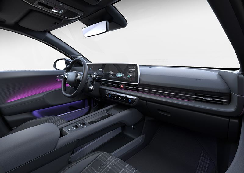 Binnenin geniet je van bijzondere designaccenten die uniek zijn voor de Hyundai IONIQ 6 First Edition.